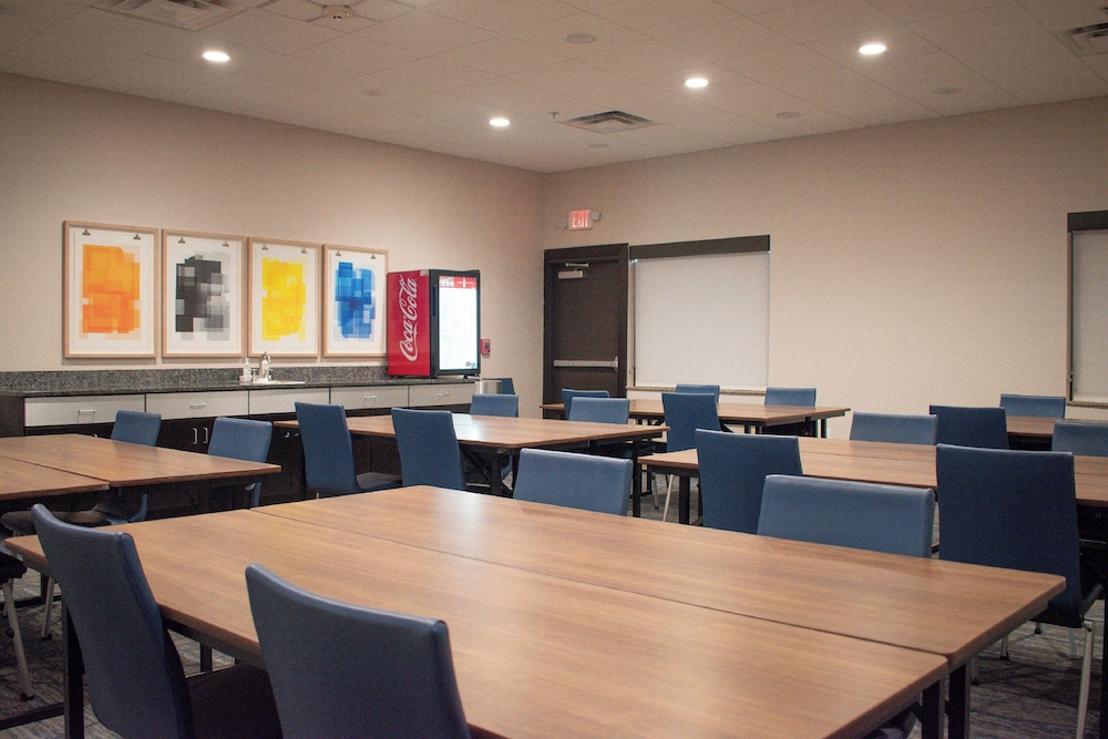 holiday inn express hotel and suites new philadelphia by ihg