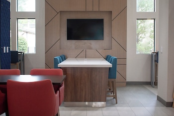 holiday inn express hotel and suites new philadelphia by ihg