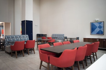 holiday inn express hotel and suites new philadelphia by ihg