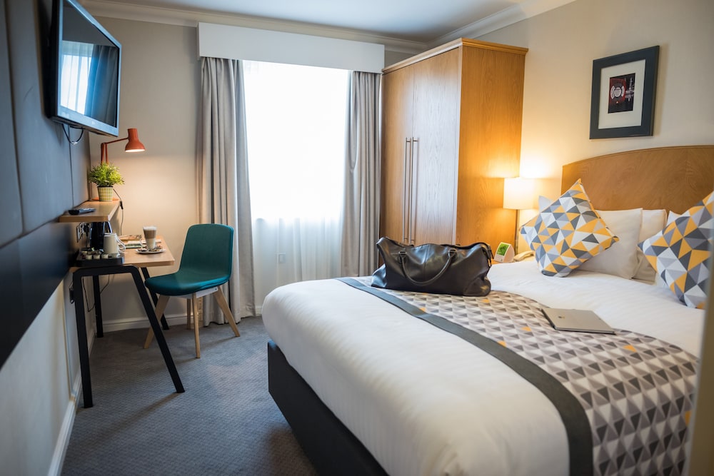 holiday inn manchester west by ihg