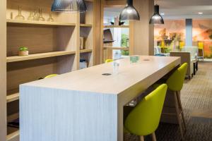 holiday inn manchester west by ihg
