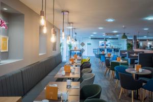 holiday inn manchester west by ihg