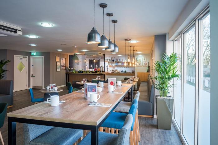 holiday inn manchester west by ihg