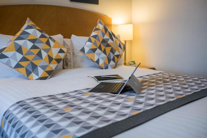 holiday inn manchester west by ihg
