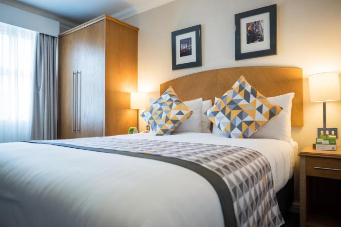 holiday inn manchester west by ihg