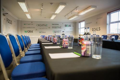holiday inn manchester west by ihg
