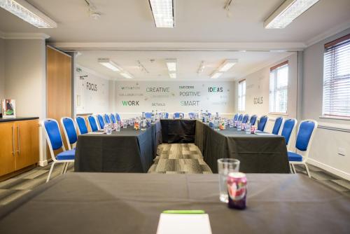 holiday inn manchester west by ihg