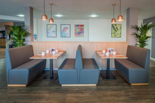 holiday inn manchester west by ihg