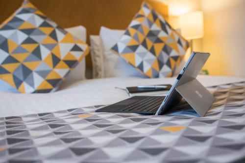 holiday inn manchester west by ihg