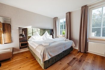 schlosshotel brilon wald hostel