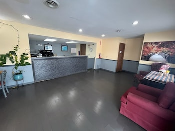 Americas Best Value Inn Knob Noster,,2 star