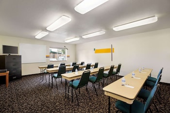 Travelodge By Wyndham North Platte,Lincoln County>>Lincoln,2 star
