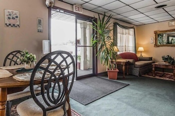 Horseshoe Curve Lodge,Blair County>>Altoona,2 star
