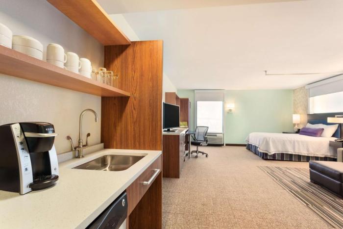 home2 suites by hilton fargo nd