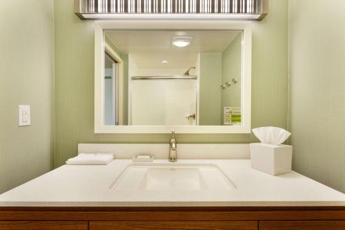 home2 suites by hilton fargo nd