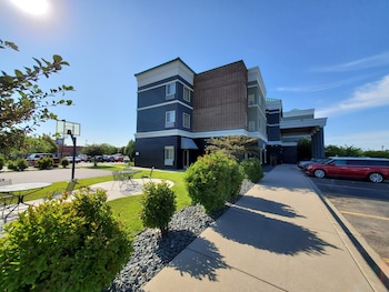 grandstay hotel and conference