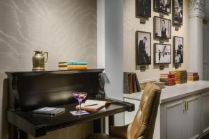 the algonquin hotel times square autograph collection