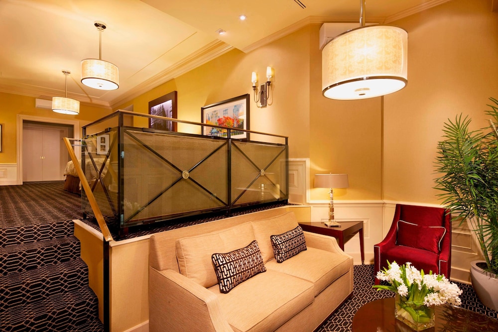 the algonquin hotel times square autograph collection