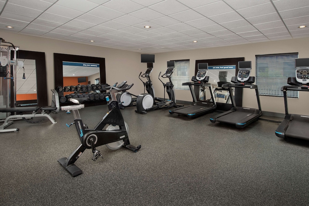 hampton inn and suites holly springs