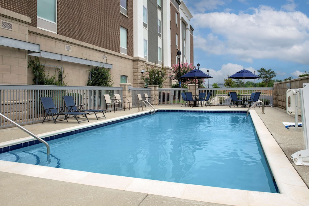 hampton inn and suites holly springs