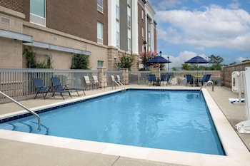 hampton inn and suites holly springs