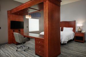 hampton inn and suites holly springs