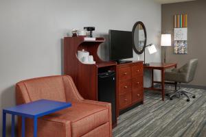 hampton inn and suites holly springs
