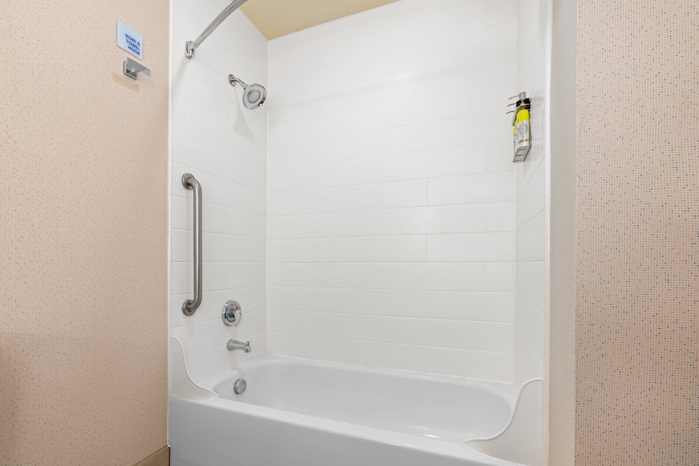 holiday inn express and suites klamath falls central by ihg