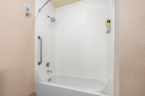 holiday inn express and suites klamath falls central by ihg
