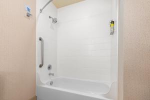 holiday inn express and suites klamath falls central by ihg