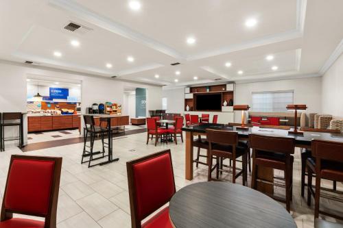 holiday inn express and suites klamath falls central by ihg