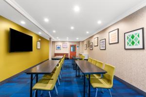 holiday inn express and suites klamath falls central by ihg