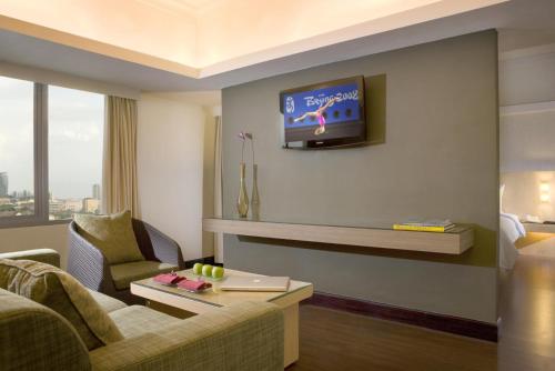 hotel santika pandegiling surabaya
