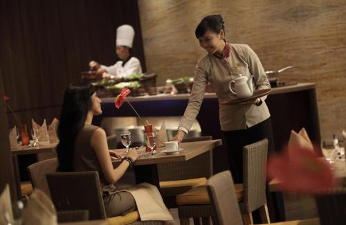 hotel santika pandegiling surabaya