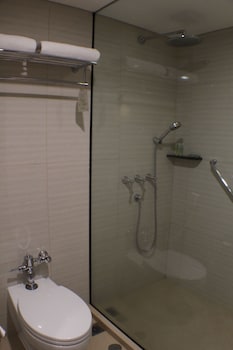 hotel santika pandegiling surabaya