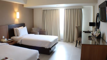 hotel santika pandegiling surabaya