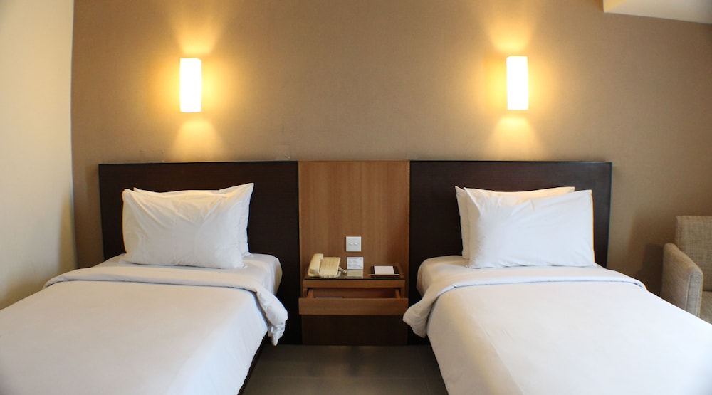 hotel santika pandegiling surabaya