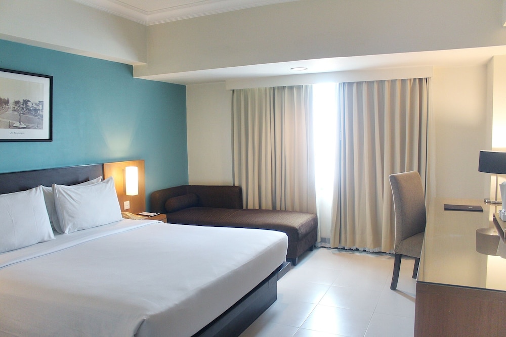 hotel santika pandegiling surabaya