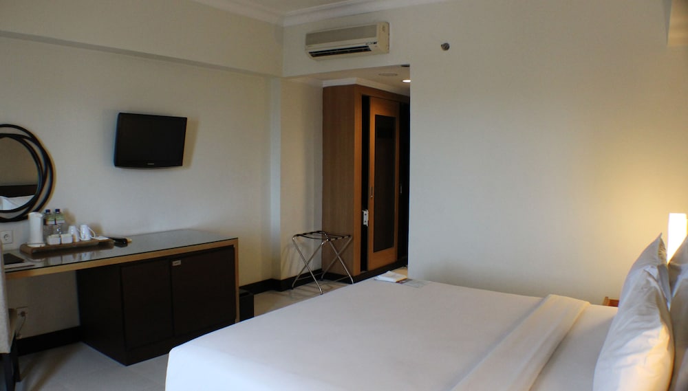 hotel santika pandegiling surabaya