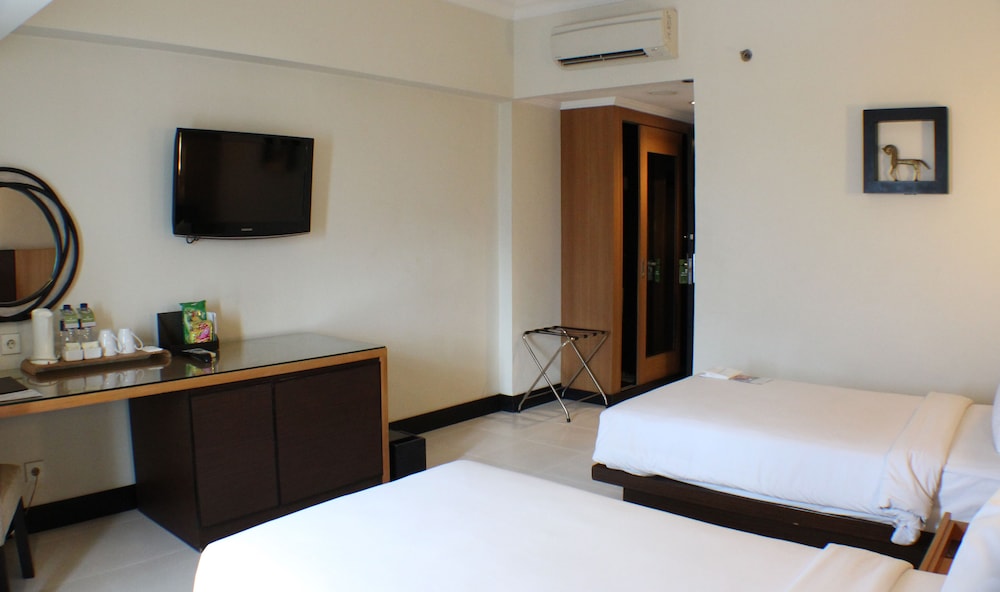 hotel santika pandegiling surabaya