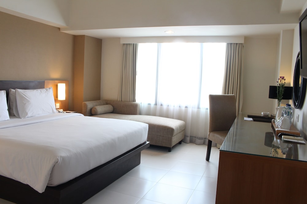 hotel santika pandegiling surabaya