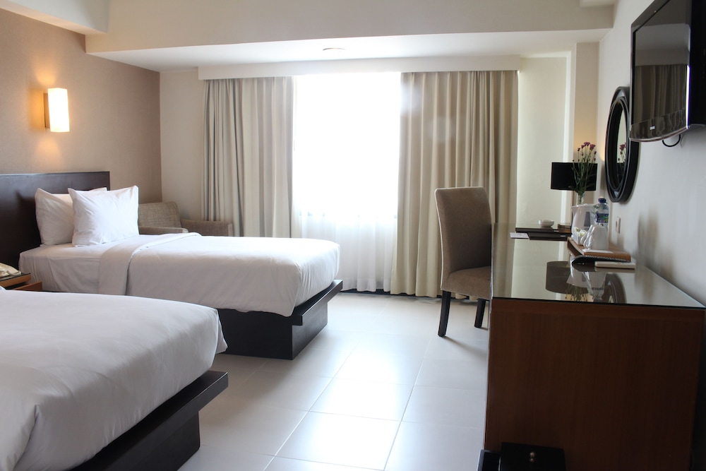 hotel santika pandegiling surabaya