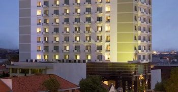 hotel santika pandegiling surabaya
