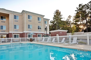Holiday Inn Express Hotel & Suites Southern Pines By Ihg,Southern Pines>>Aberdeen,3 star