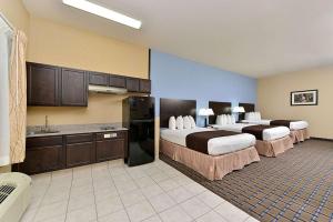 Western Inn & Suites,,3 star