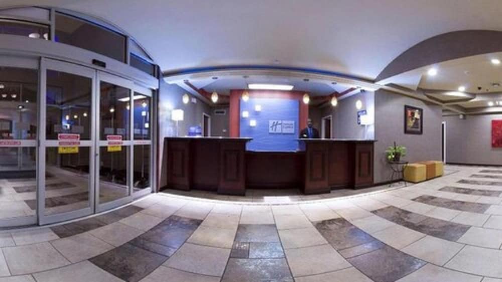 holiday inn express and suites alexandria by ihg