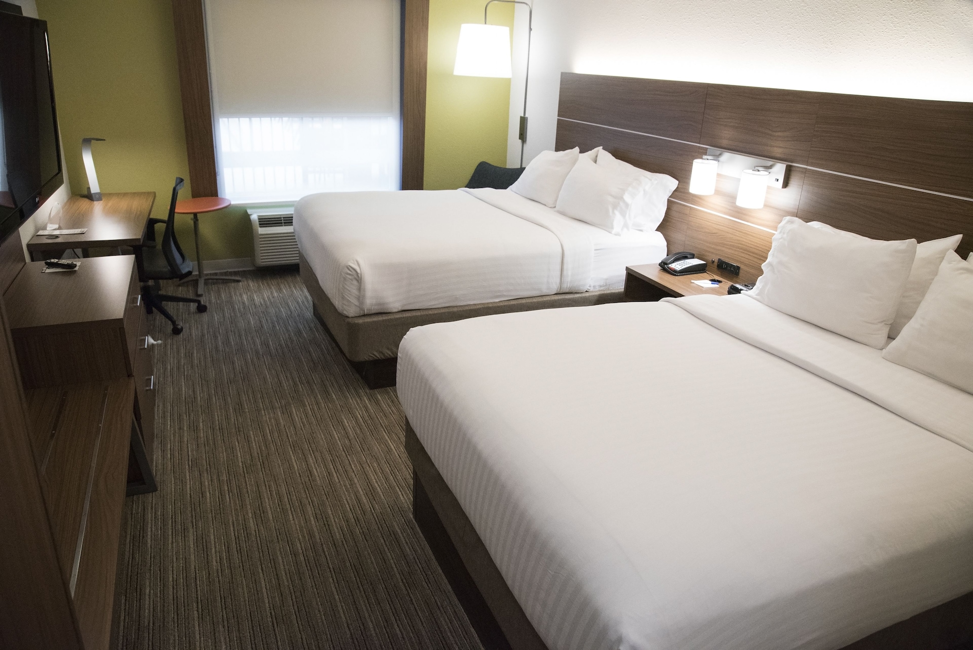 holiday inn express and suites alexandria by ihg