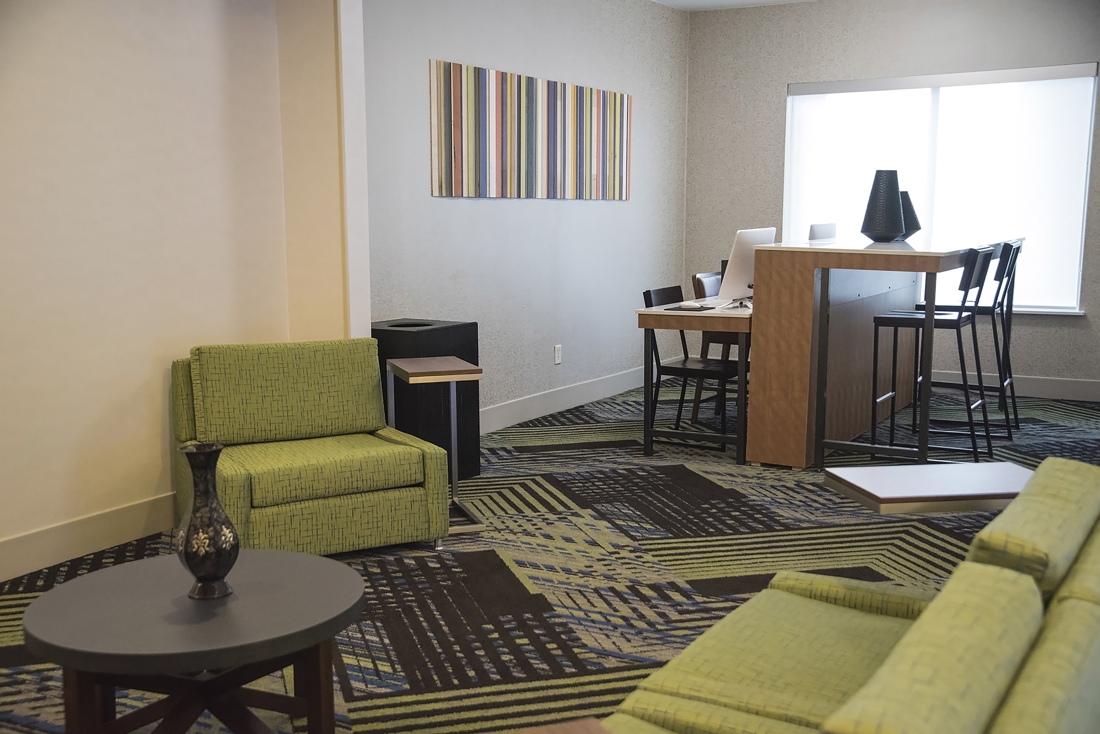 holiday inn express and suites alexandria by ihg