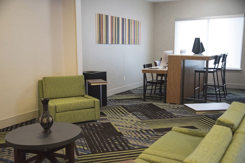 holiday inn express and suites alexandria by ihg