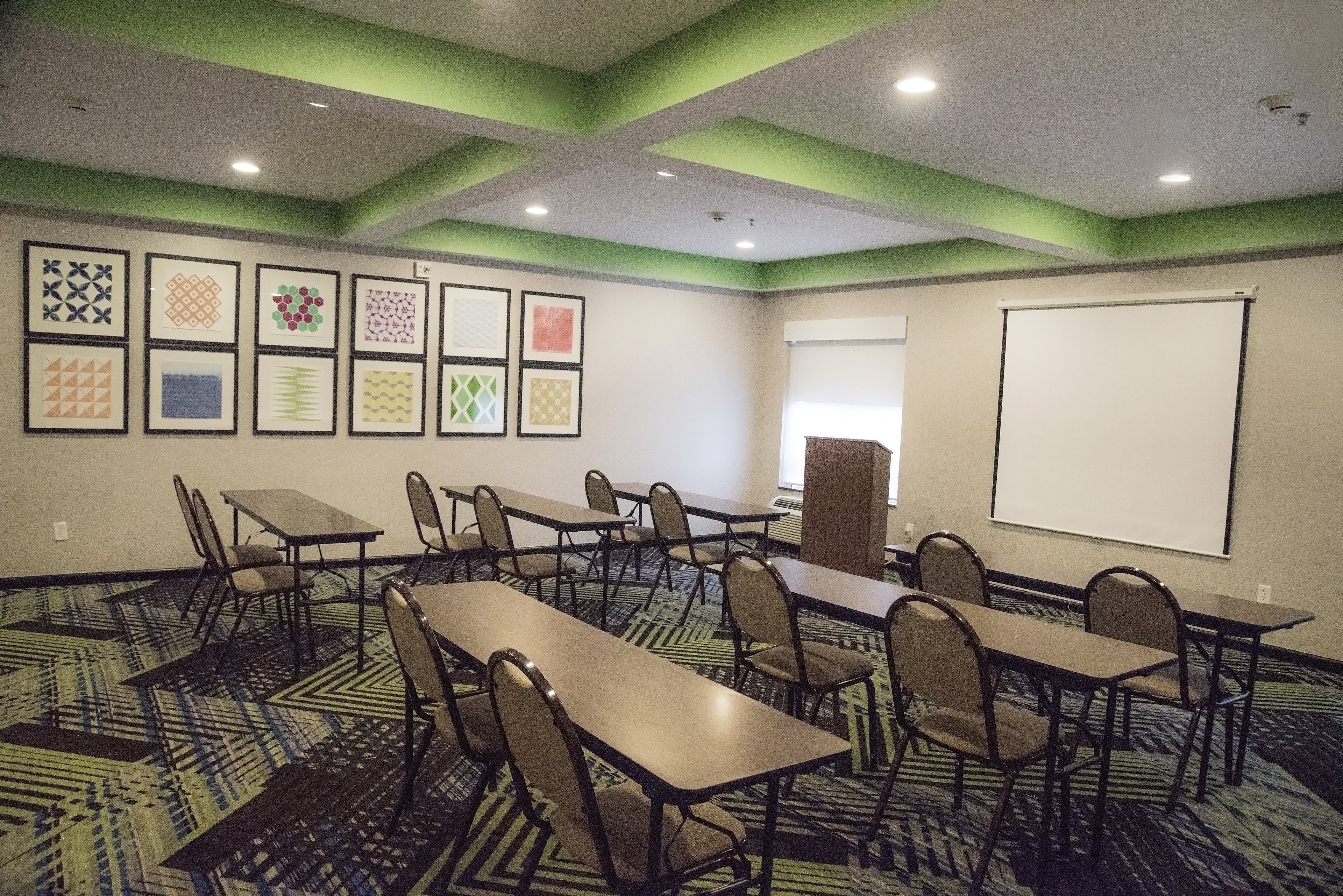 holiday inn express and suites alexandria by ihg